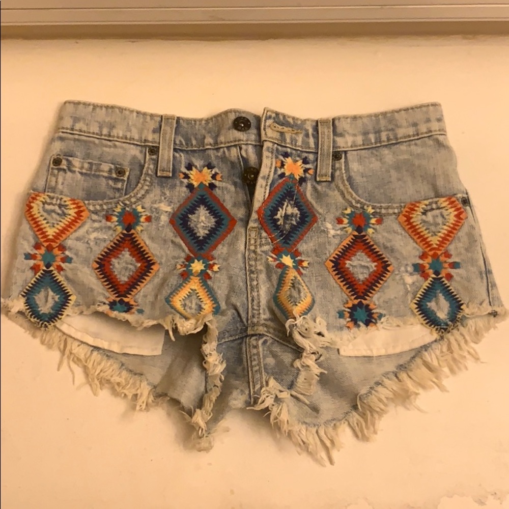 NWT Vintage Like LF Aztec Low Rise Jean Denim Shorts Size 25